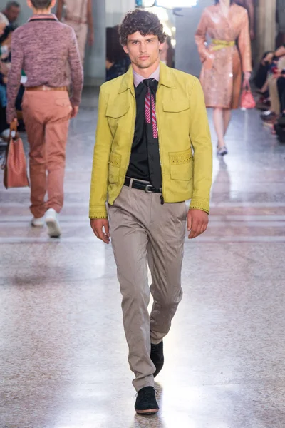Look 23